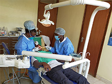 D-2021-05-05-Pressemitteilung-Spende-Dentists-for-Africa-220x165